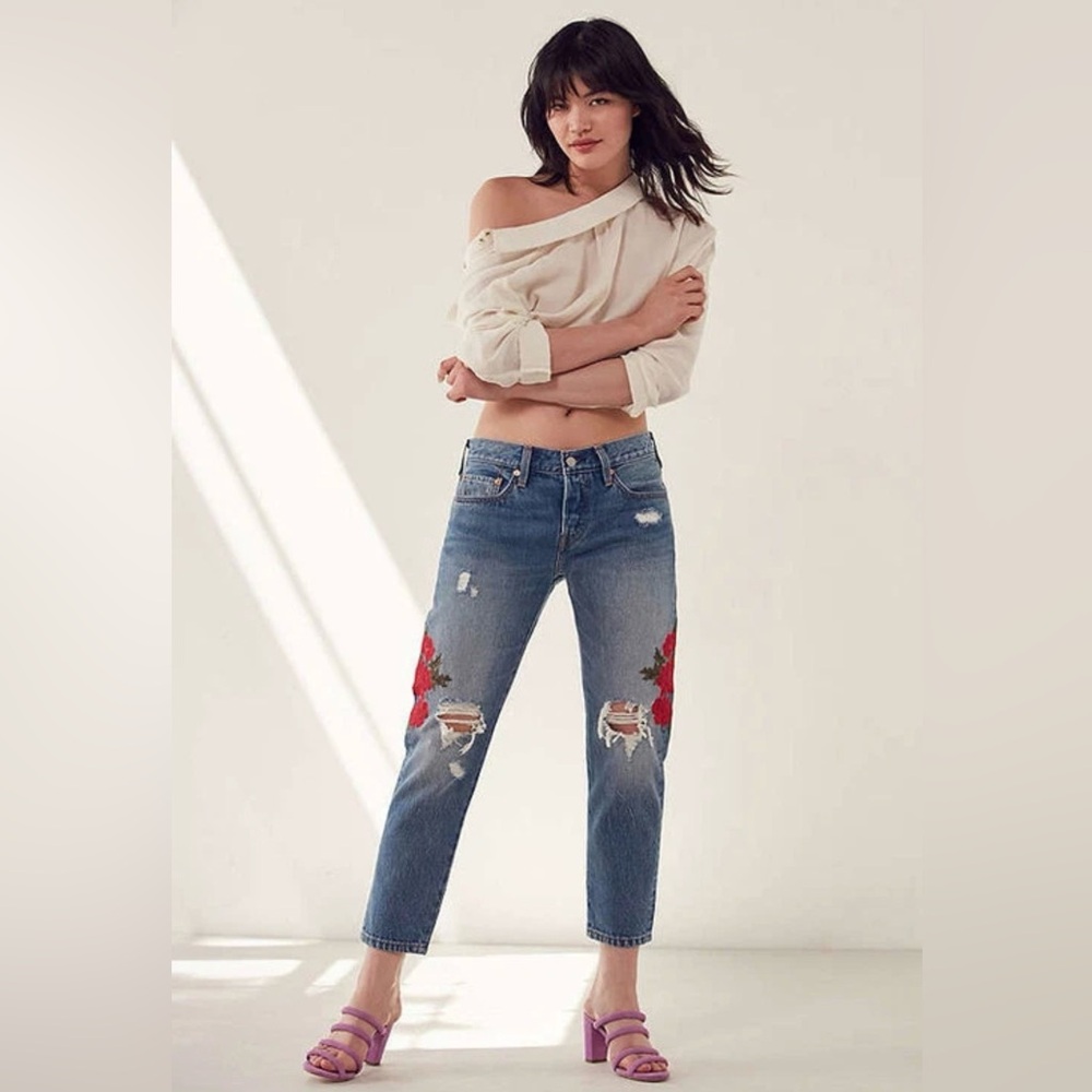 Levi’s 501 Size 26 Taper Floral Rose Embroidered Distressed Jeans - RARE✨ - Picture 13 of 14